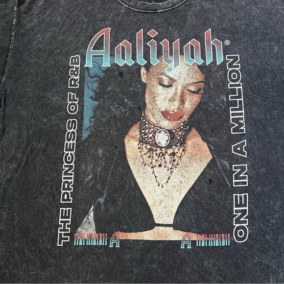 Distressed Aaliyah Tribute Tee - Picture 2 of 8